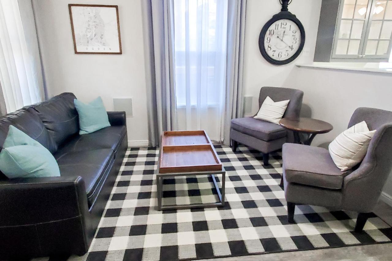 Vacation Home Minutes From Downtown, Great For Families Όγκντεν Εξωτερικό φωτογραφία