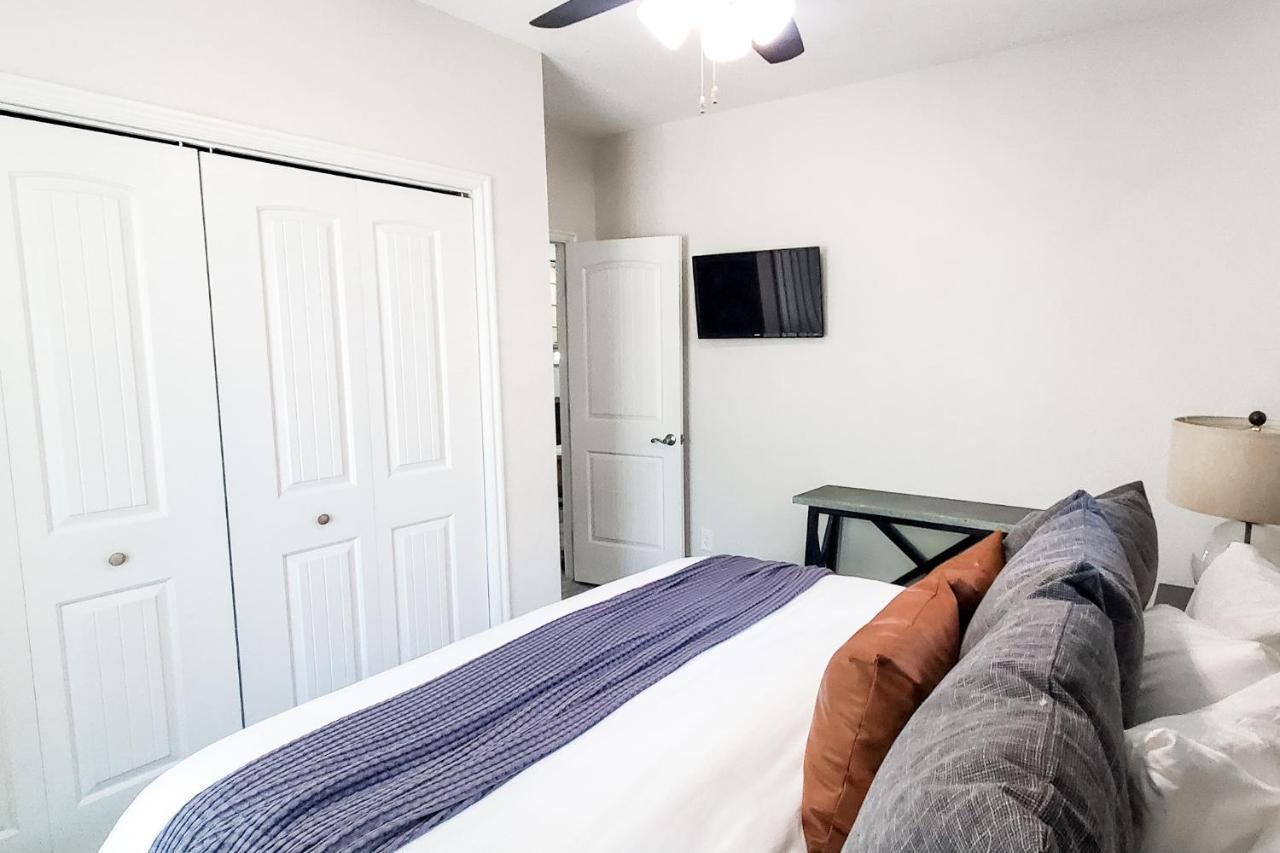 Vacation Home Minutes From Downtown, Great For Families Όγκντεν Εξωτερικό φωτογραφία